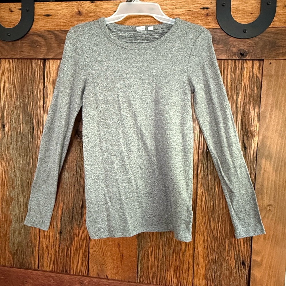 GAP Heather Gray Long Sleeve Knit Shirt